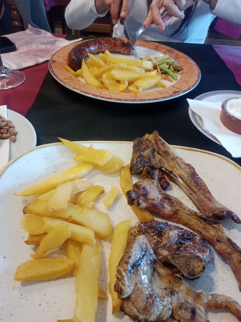 Braseria Cano — Comida y bebida