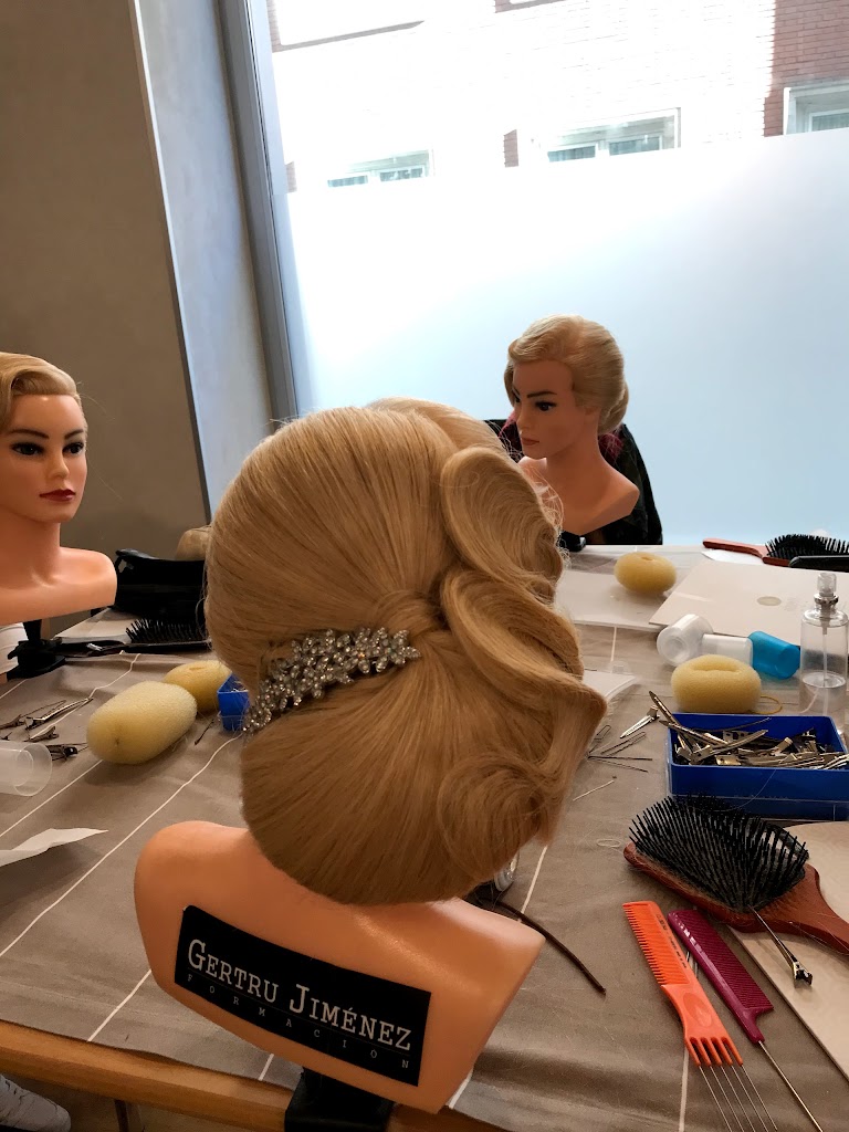 Salon Oscar Monivas — Del propietario
