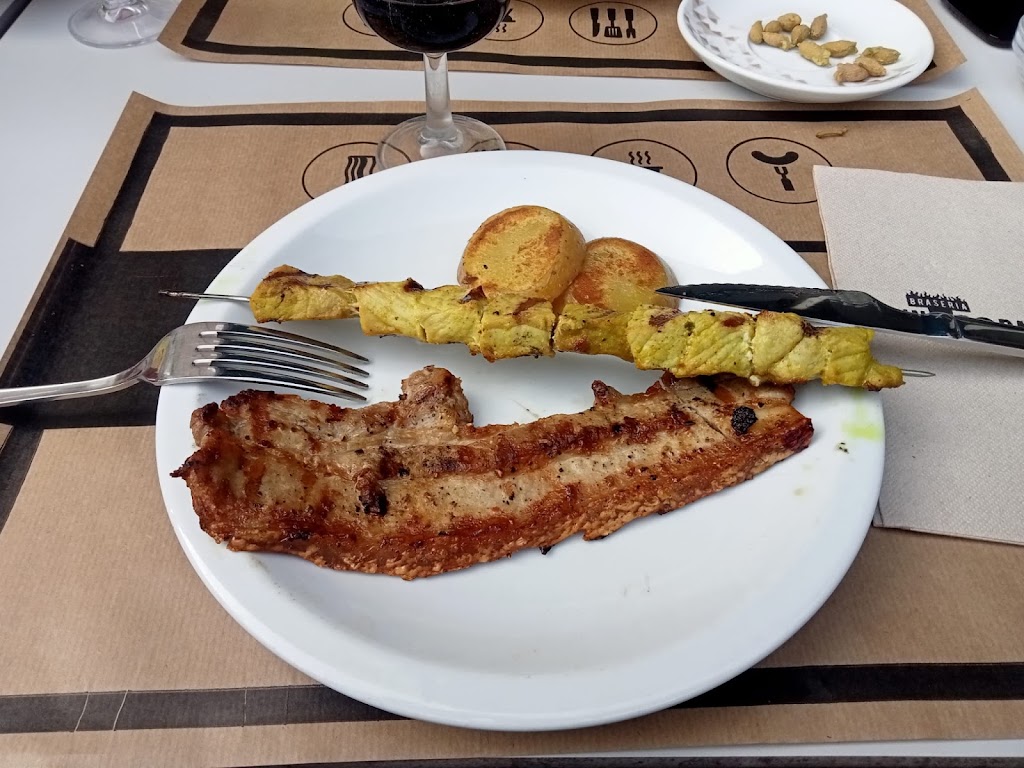 Braseria Punt de trobada — Comida y bebida