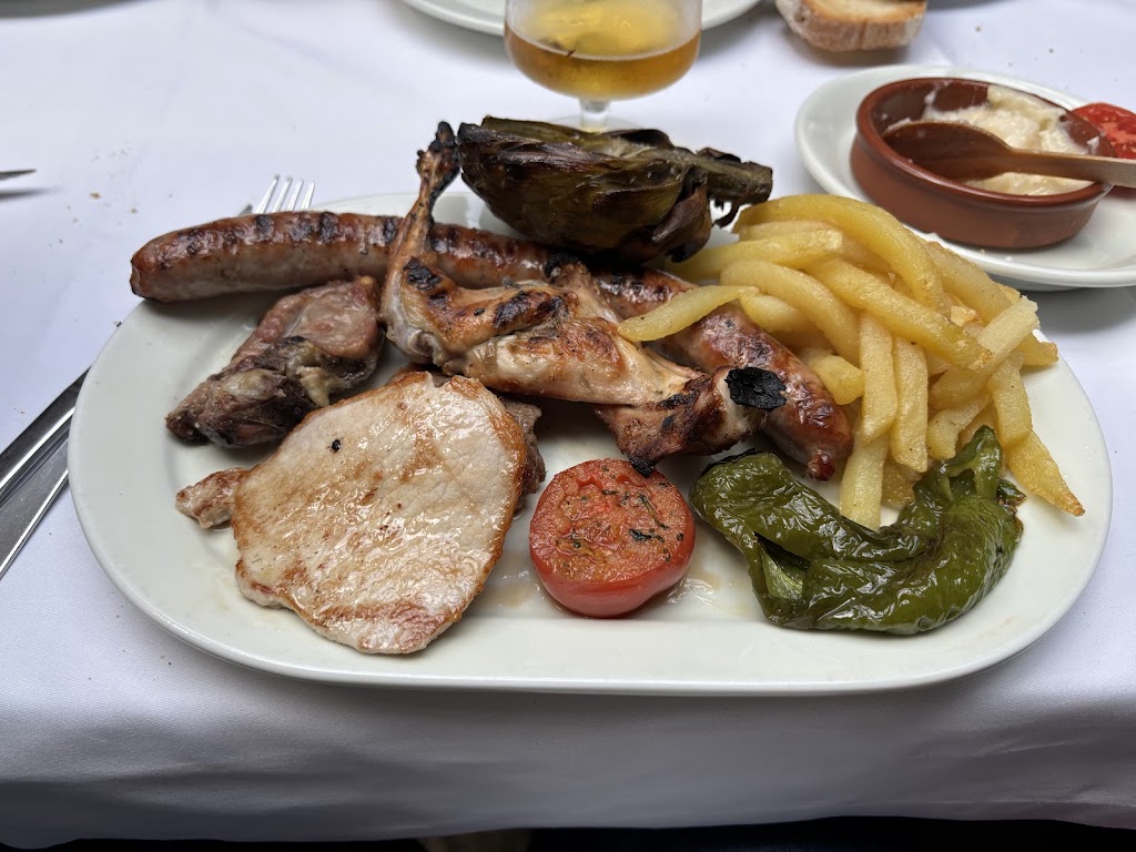 Restaurante Torrent de Can Coll — Comida y bebida