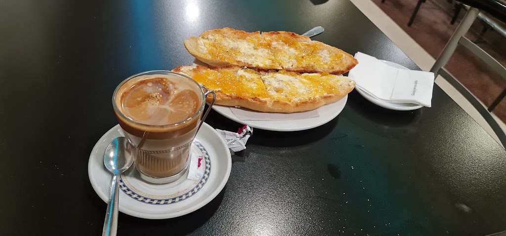 Cafeteria La Oficina — Cafe