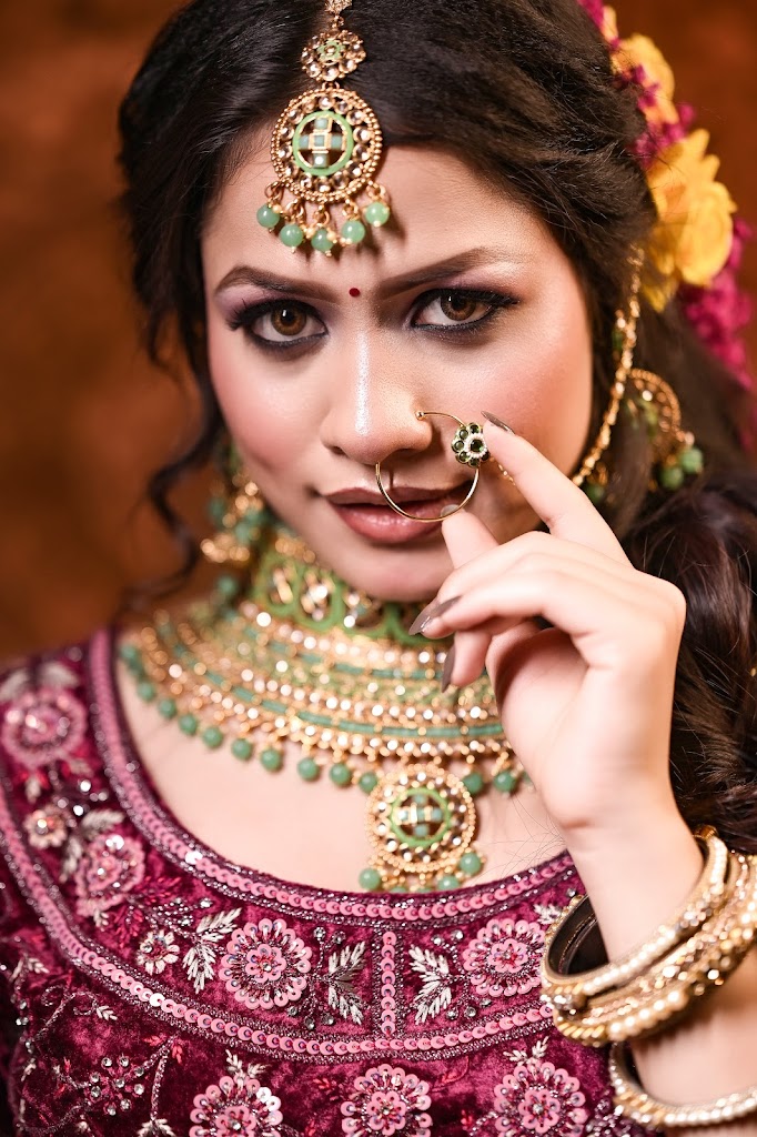 Meenakshi Makeovers Jhansi