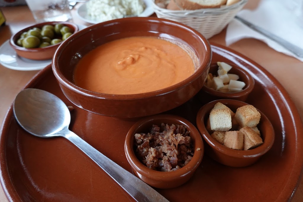 MESON ANTONIO — Comida y bebida