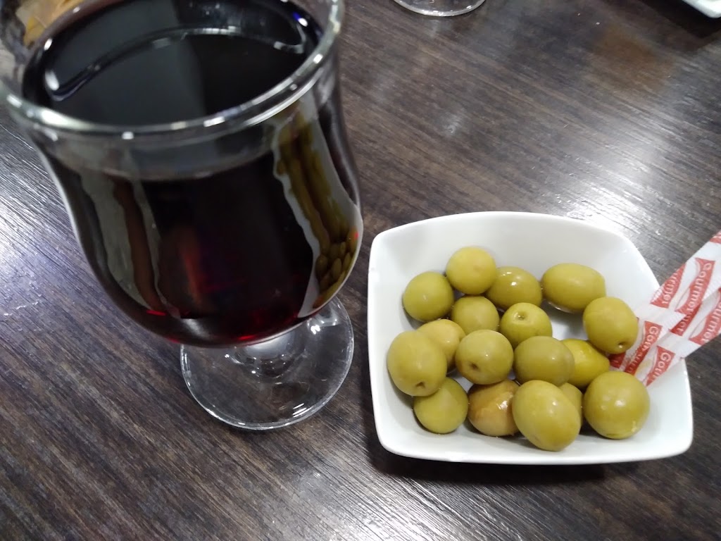 Bar Cafeteria Carlos V — Comida y bebida