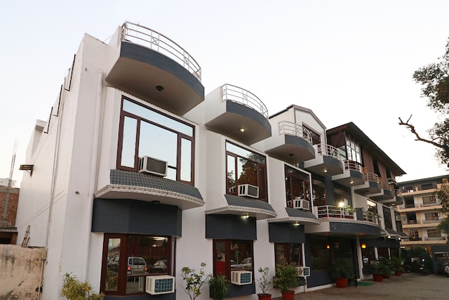 Capital O Hotel Sagar Plaza