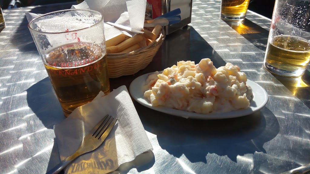 Bodega Fernandez — Comida y bebida