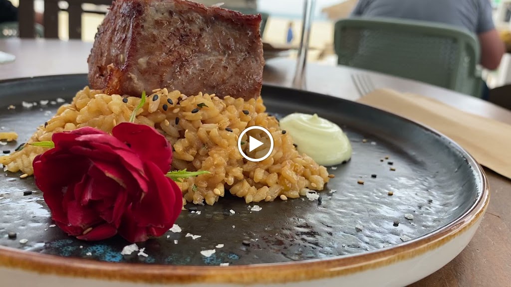 Chiringuito Waikiki — Videos