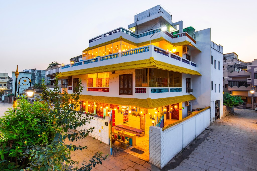 Gostops Lite Varanasi
