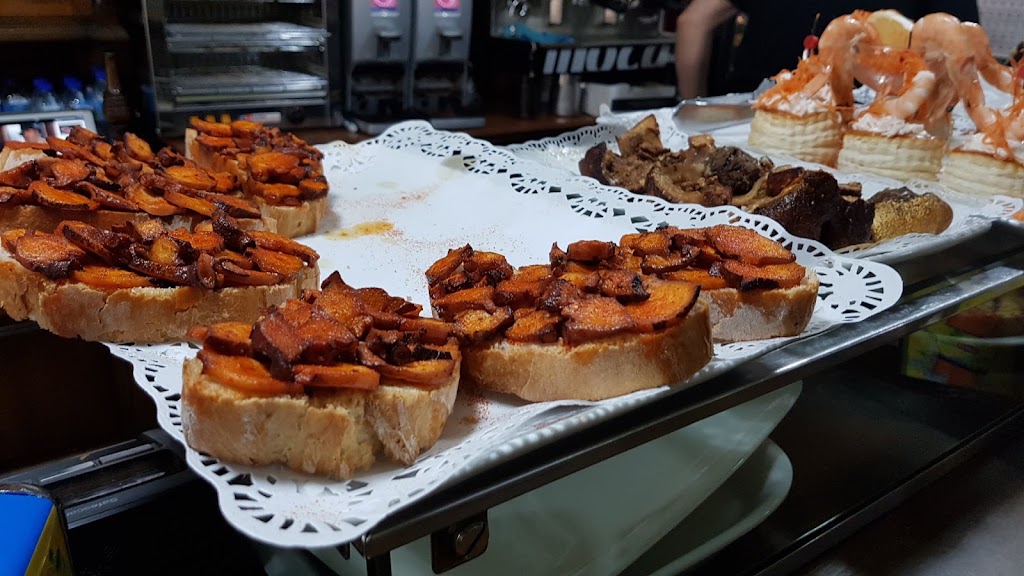 Bar El Arrabal — Comida y bebida