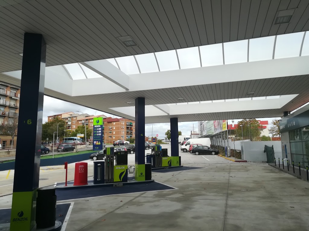 Benzoil — Estacion de servicio