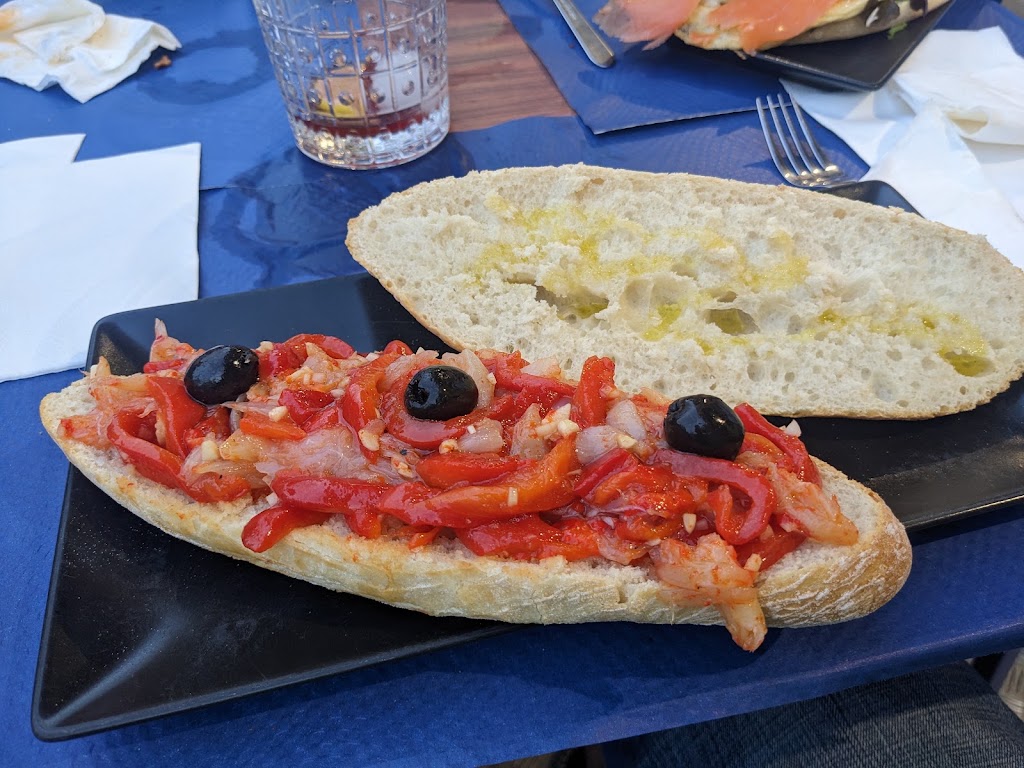 Bar El Bistro — Comida y bebida