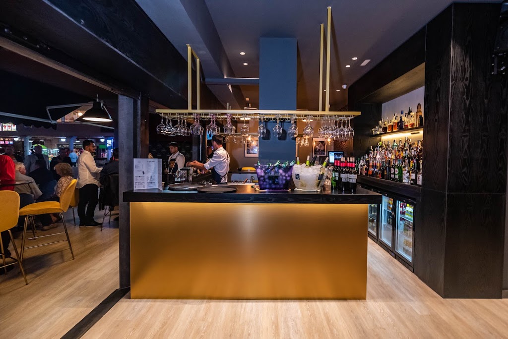 The Corner Cocktail Bar — Ambiente