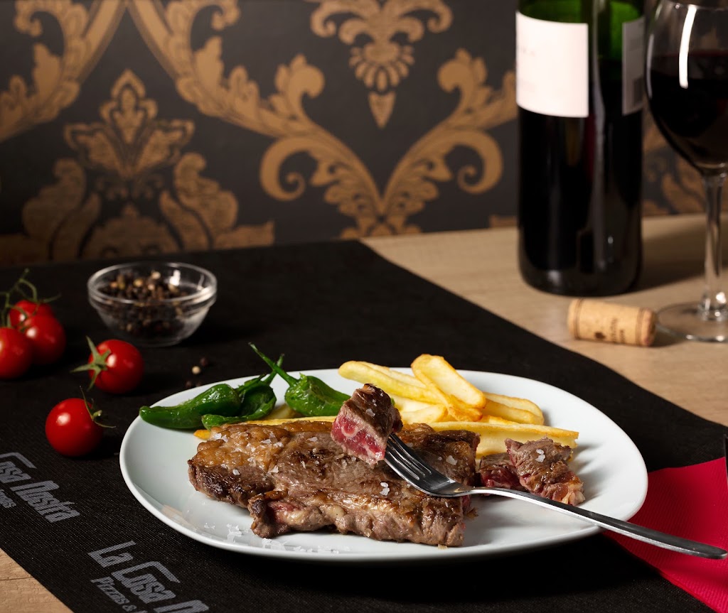 La Cosa Nostra Ristorante Pizzeria — Comida y bebida