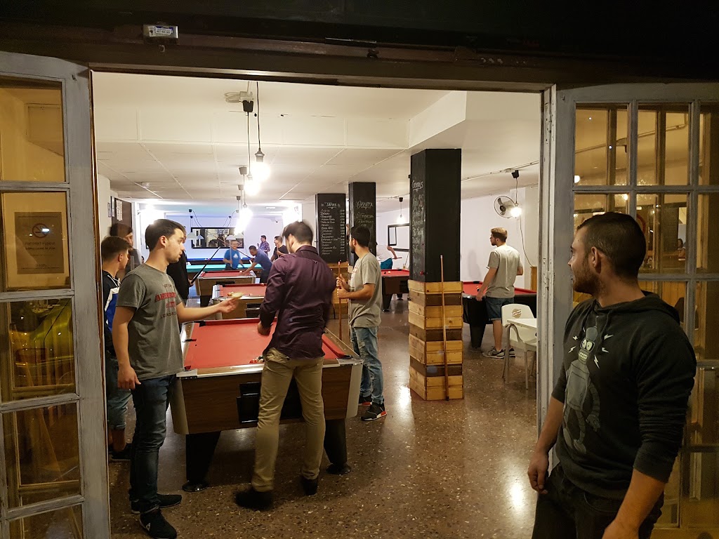 Restaurante, Bar y Billares Casa Carlos — Ambiente