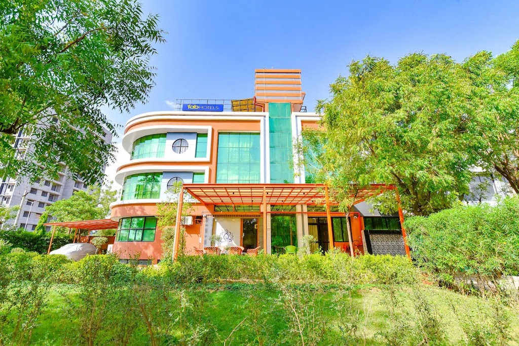 Fabhotel Siddharth Corporate Hotels In Vavol Gandhinagar