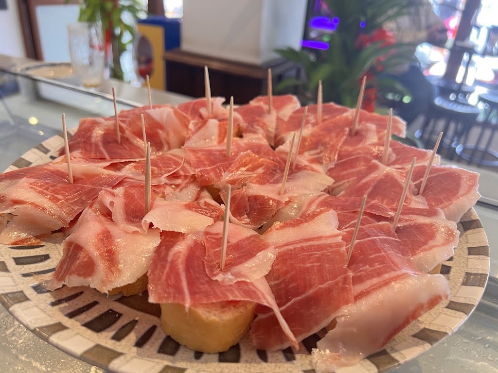 MESON Los Chaches TAPAS Y RACIONES. — Jamon