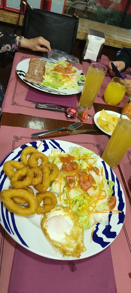 Cafeteria 303 — Comida y bebida
