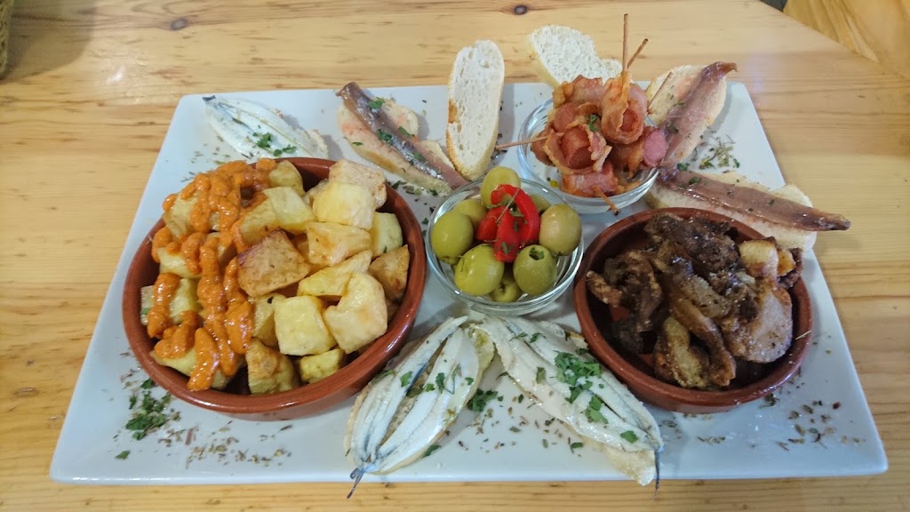 La Tapica Bar — Comida y bebida