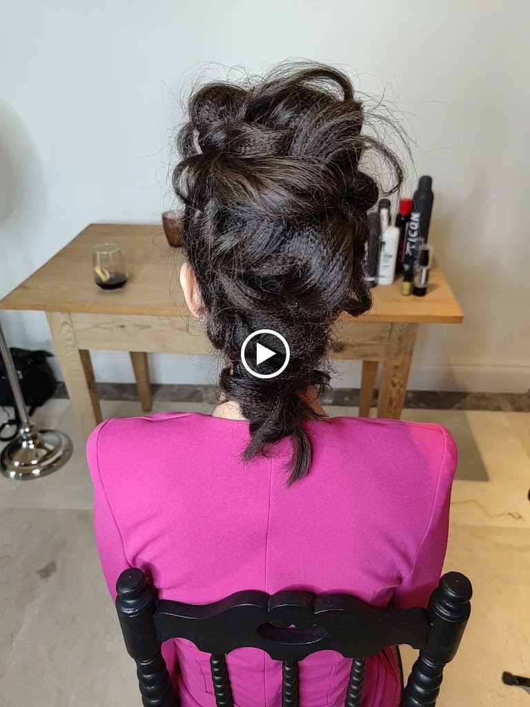SALON DE PELUQUERIA Y ESTETICA LA NINA DE LOS PEINES — Videos