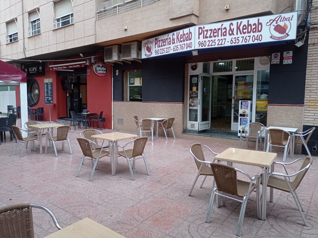 ALBAL PIZZERIA KEBAB — Ambiente