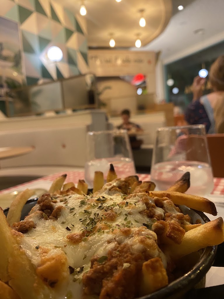 Pizzeria La Roma — Comida y bebida