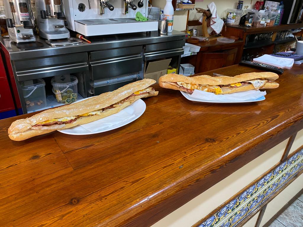 Bar La Rana Verde — Comida y bebida