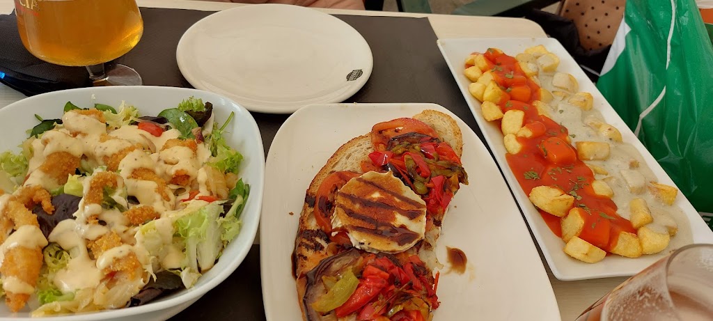 Cafe Tristan — Comida y bebida