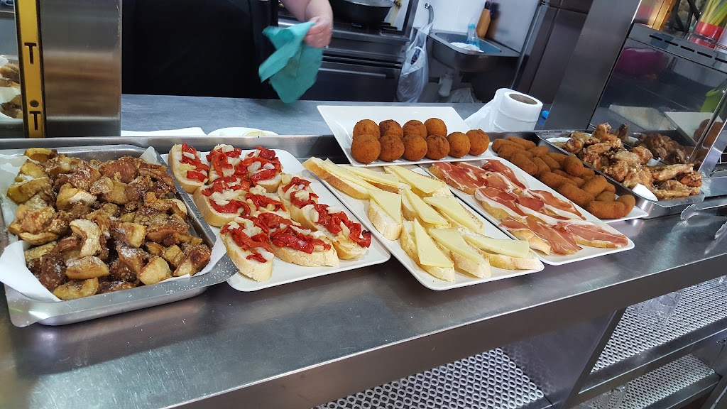 Bar Cafeteria El cruce de Pepe — Comida y bebida
