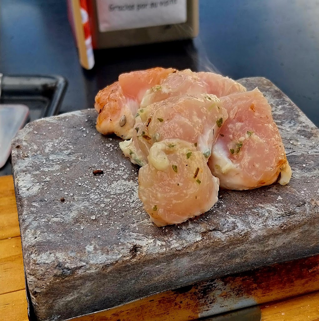Steak On The Hot Stone — Comida y bebida
