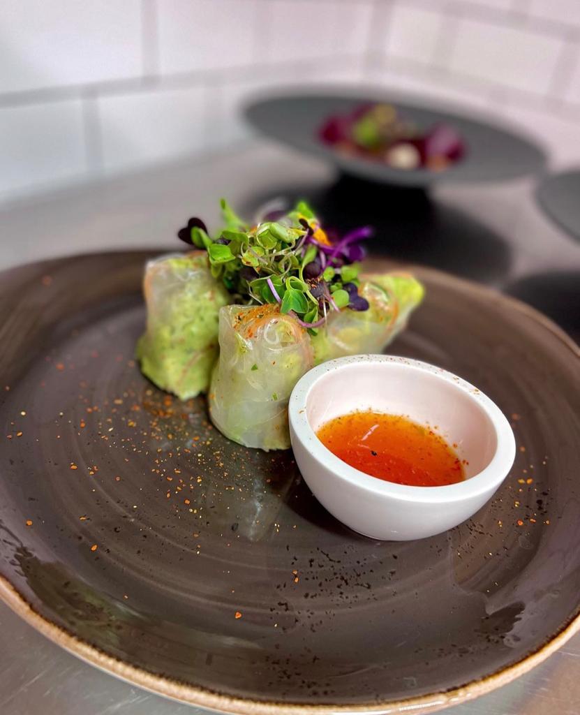 Ca n'Ela Vegan Restaurant — Comida y bebida