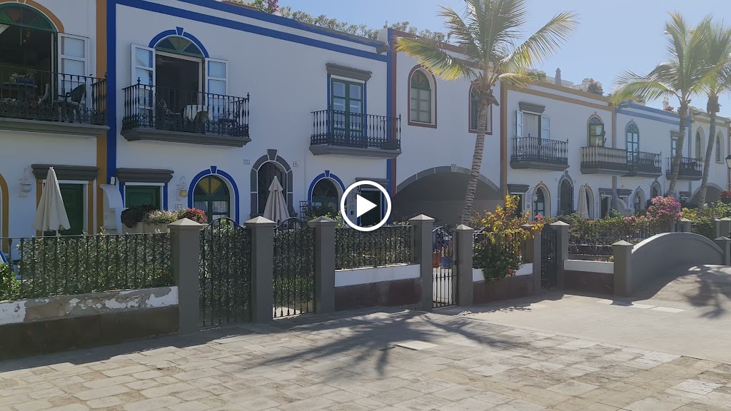 Aparcamiento del Puerto de Mogan. — Videos