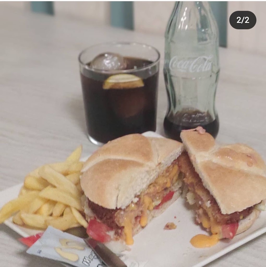 Cafeteria La Tiza — Comida y bebida