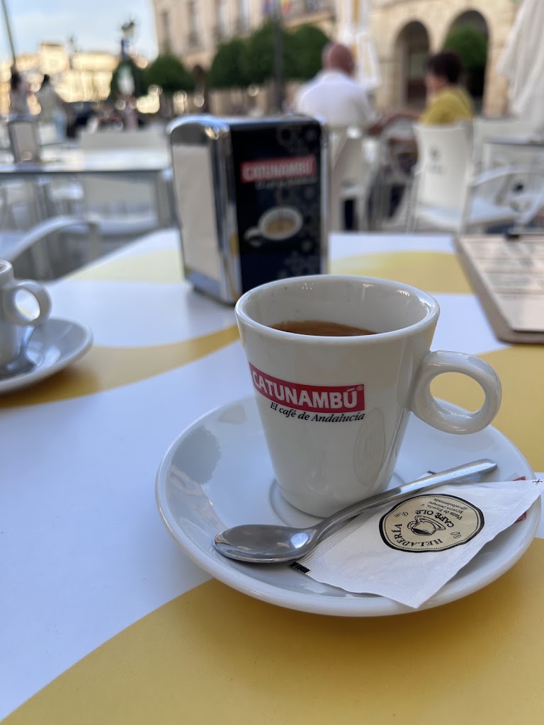 Heladeria Cafe Ole — Comida y bebida