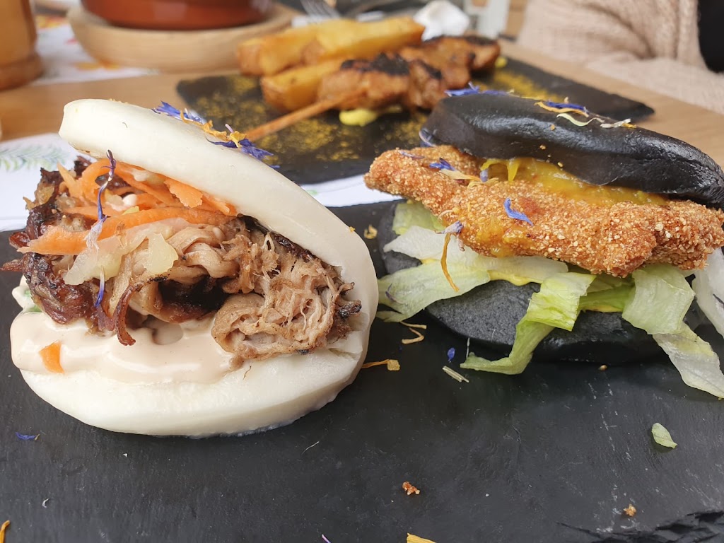 Las Palmeras Bar Cafe — Comida y bebida