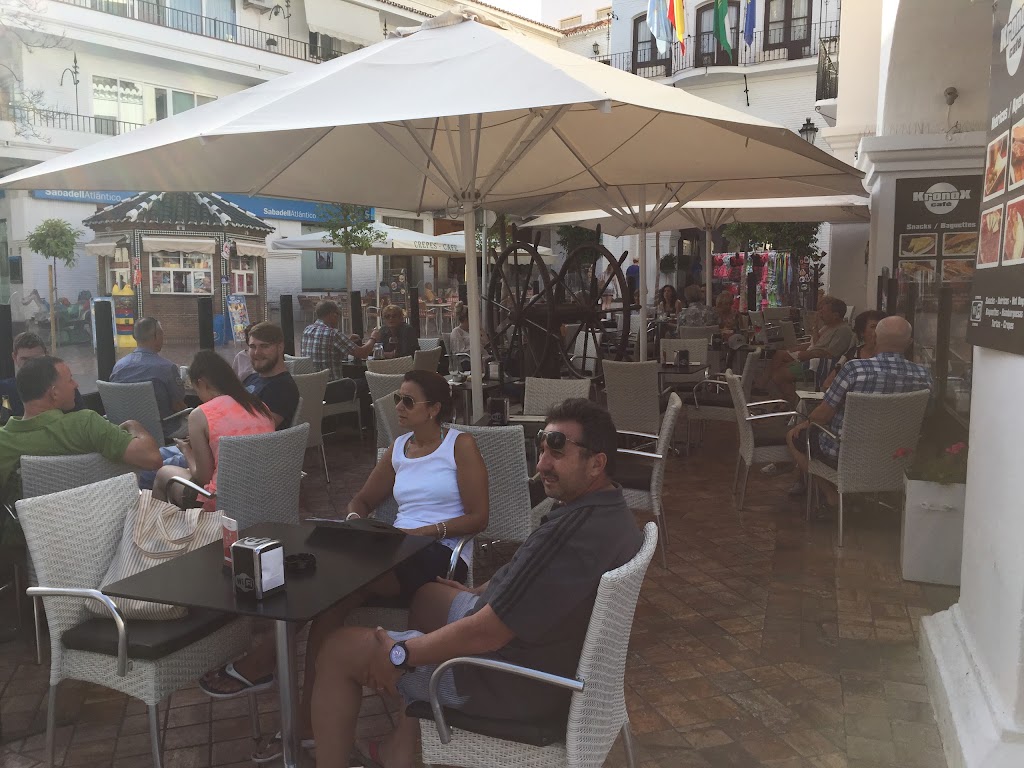 Kronox Cafe y kronox Plaza — Ambiente