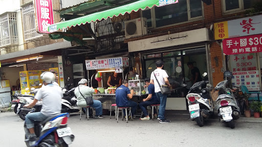 和豐街劍潭油飯小吃店 的照片