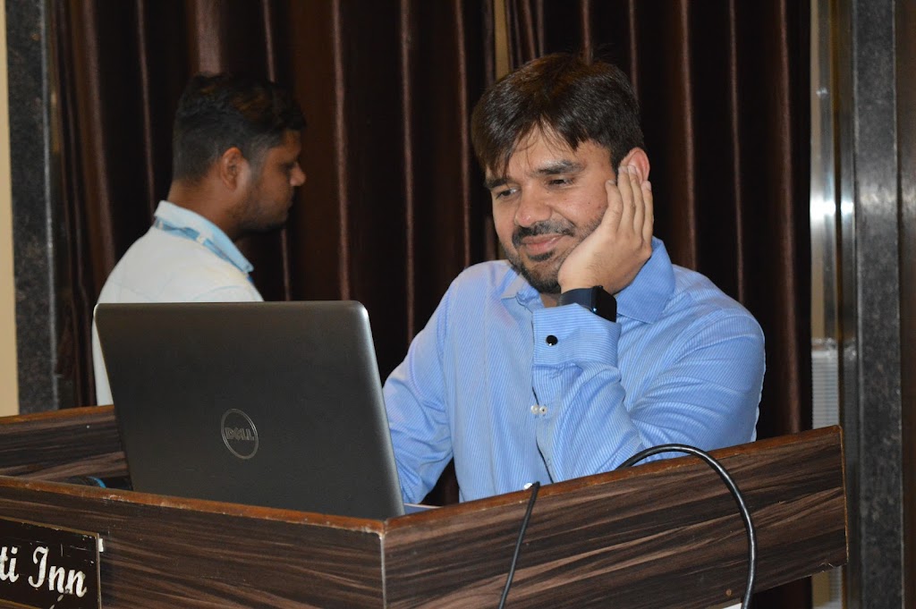 Dr. Dr Parth Sthapak