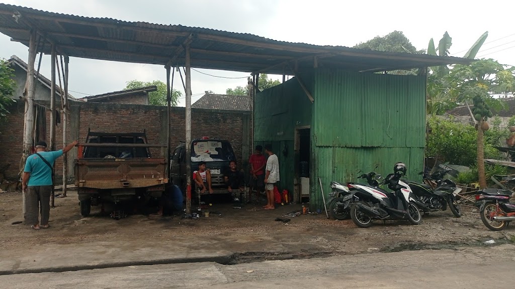 Bengkel mobil fokus