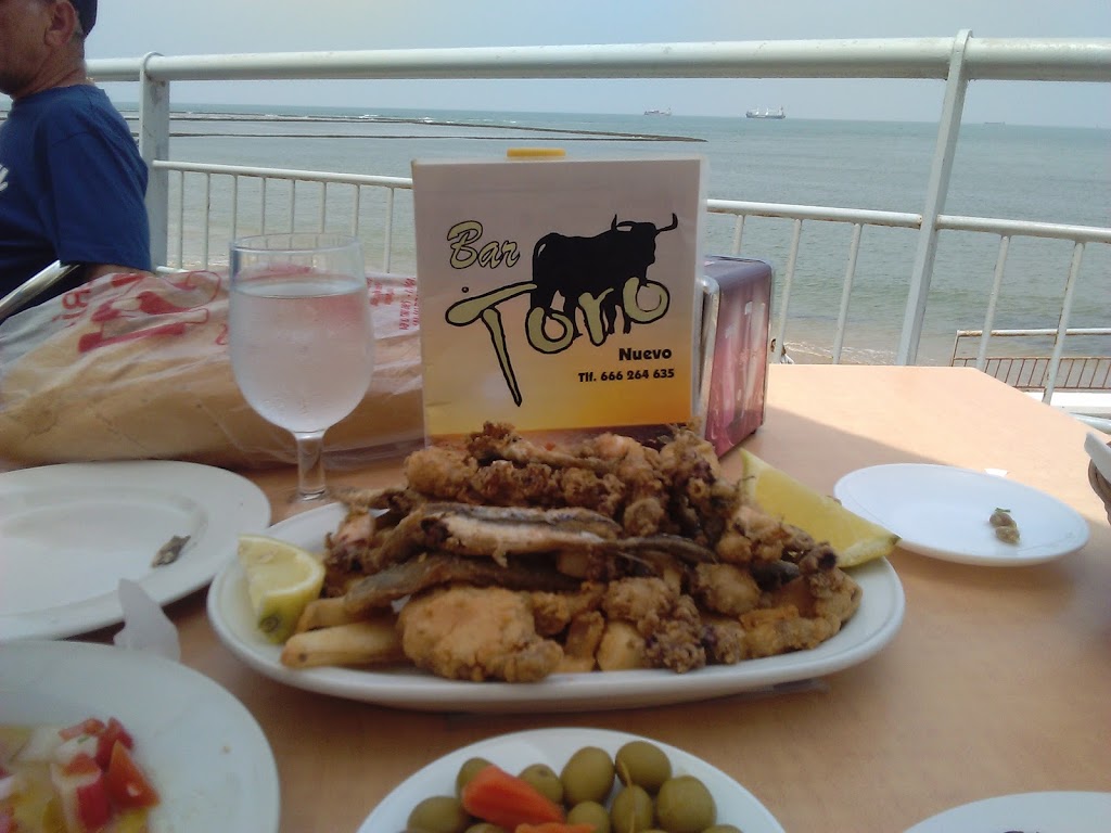 Bodegon Toro — Comida y bebida