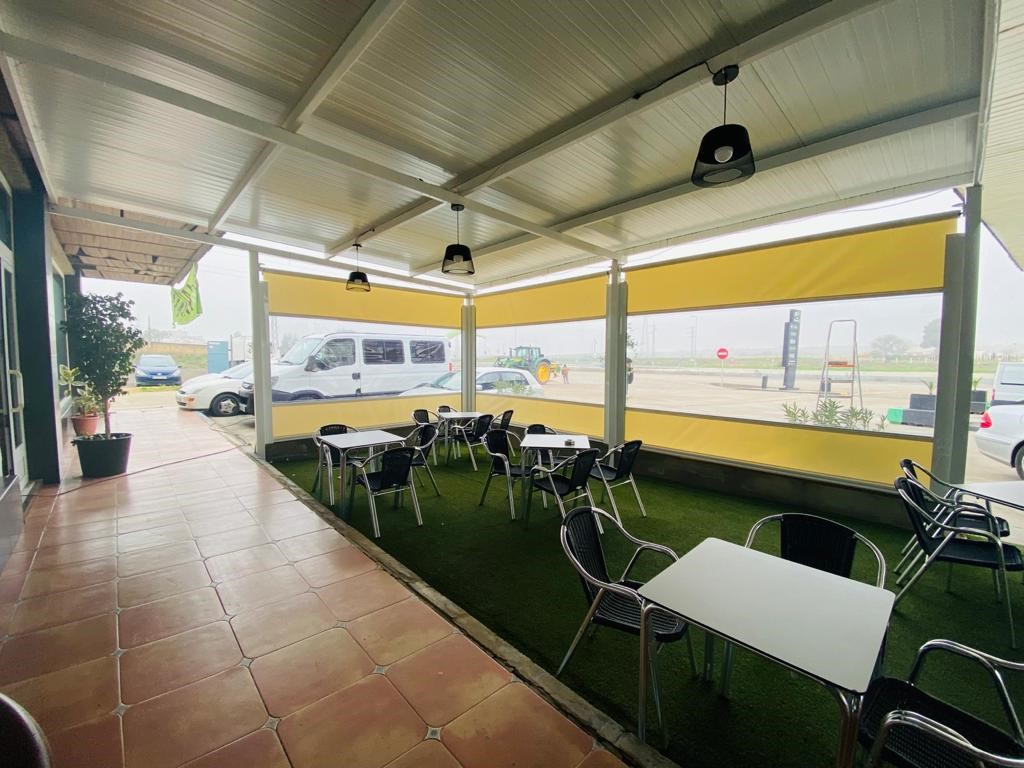 EESS GASOLINERA Oil Line El Tomillar — Interior