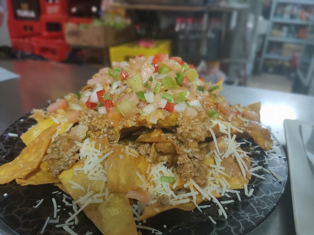 Bar Embassy — Comida y bebida
