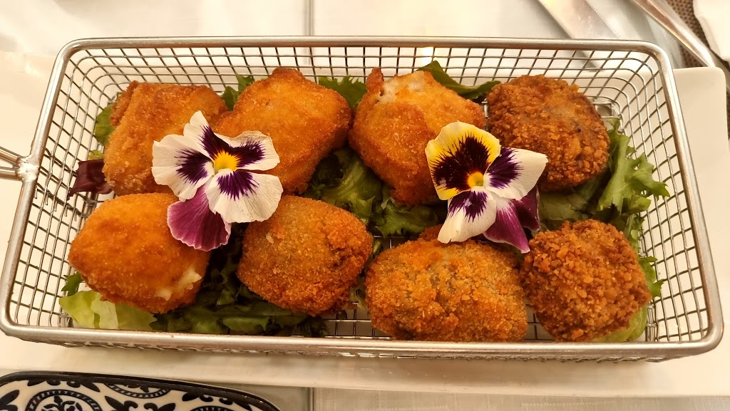 Restaurante Entre Olivos — Comida y bebida