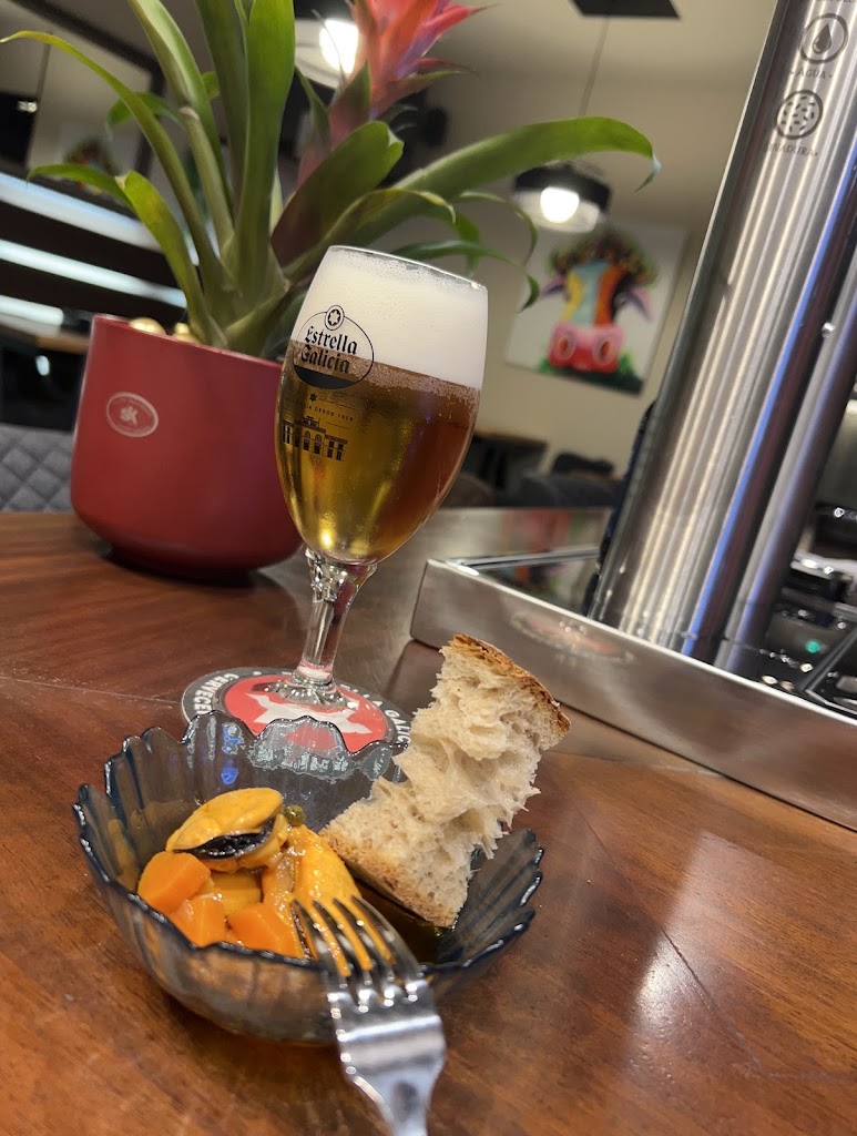 SALSINA Restaurante — Comida y bebida