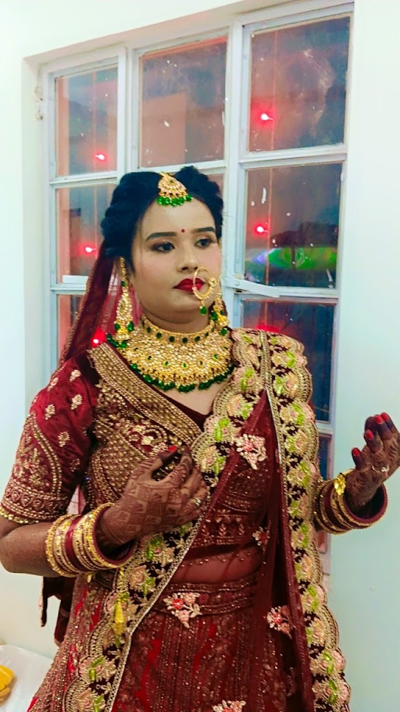 Arya Herbal Ladies Beauty Parlour