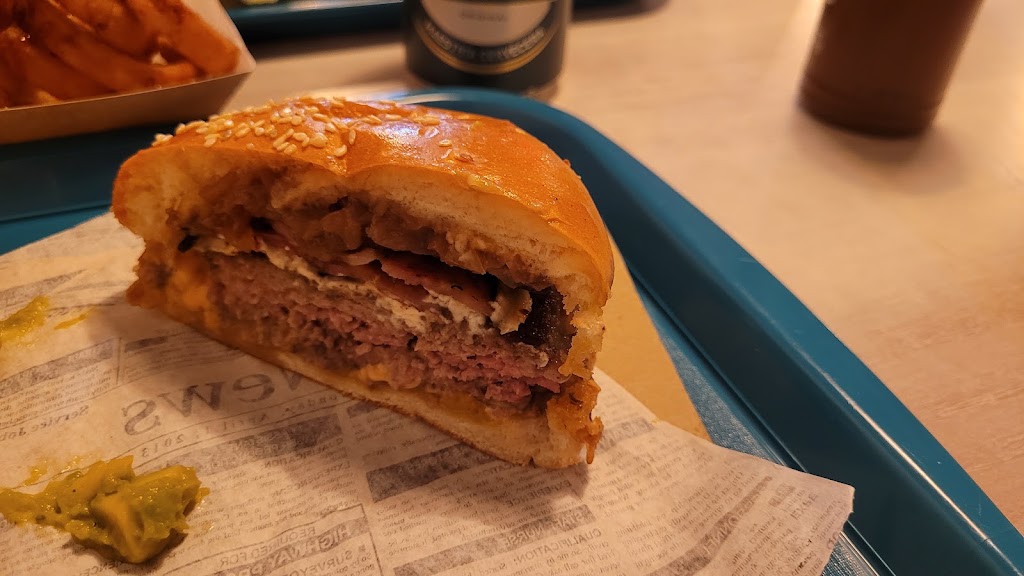 Burguer La Real — Comida y bebida