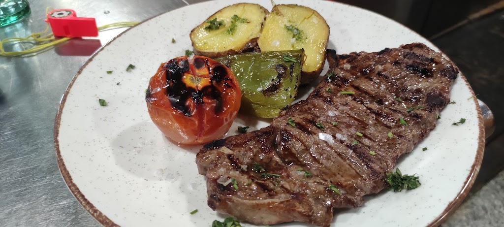 Bar Restaurant Divi — Comida y bebida