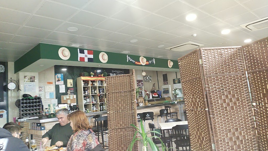 Restaurante Karaoke Bar Leona — Ambiente
