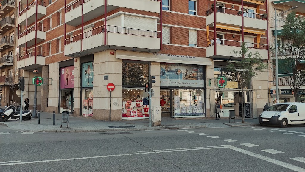 Farmacia Les Escoles — Del propietario