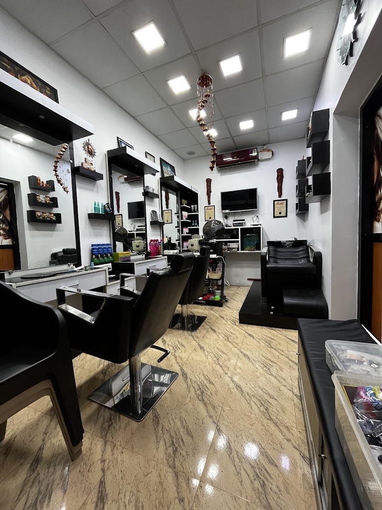 Menakas Beauty Parlour