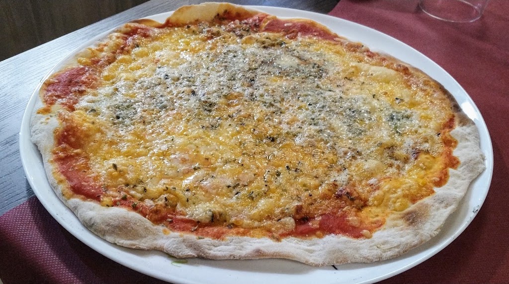 Pizzeria La Floresta — Comida y bebida